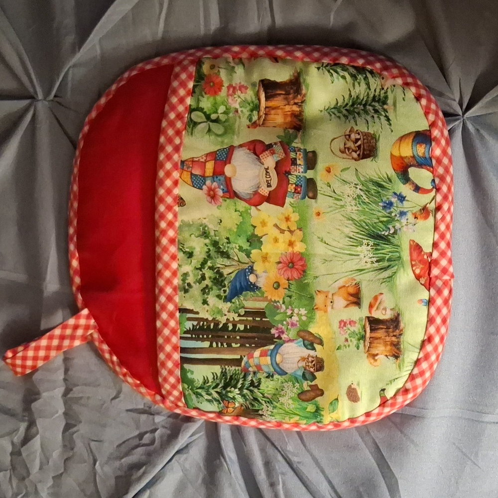 Gnome Print Pot Holders with Red Accents - Picture 5 of 6